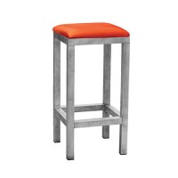 Monaco kruk hoog, met oranje hoesje over het kussen Monaco kruk hoog, met oranje hoesje over het kussen